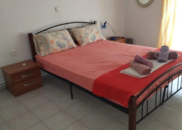 아파트 Leros Lakki Entire Unit, Host Kathy